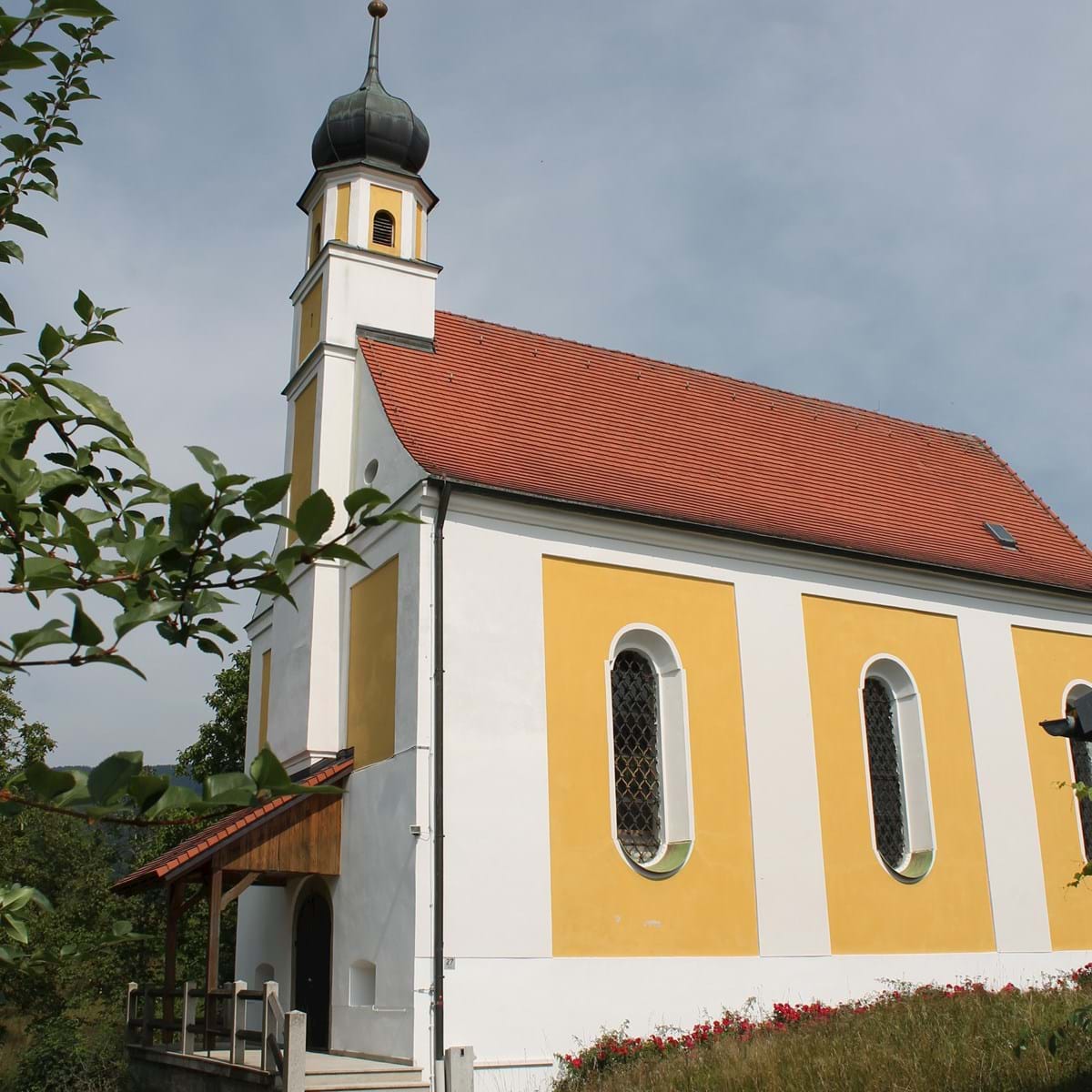 Außenansicht der St. Florian Kirche in Wühn